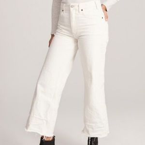 NWOT Abercrombie and Fitch the crop wide leg ultra high rise